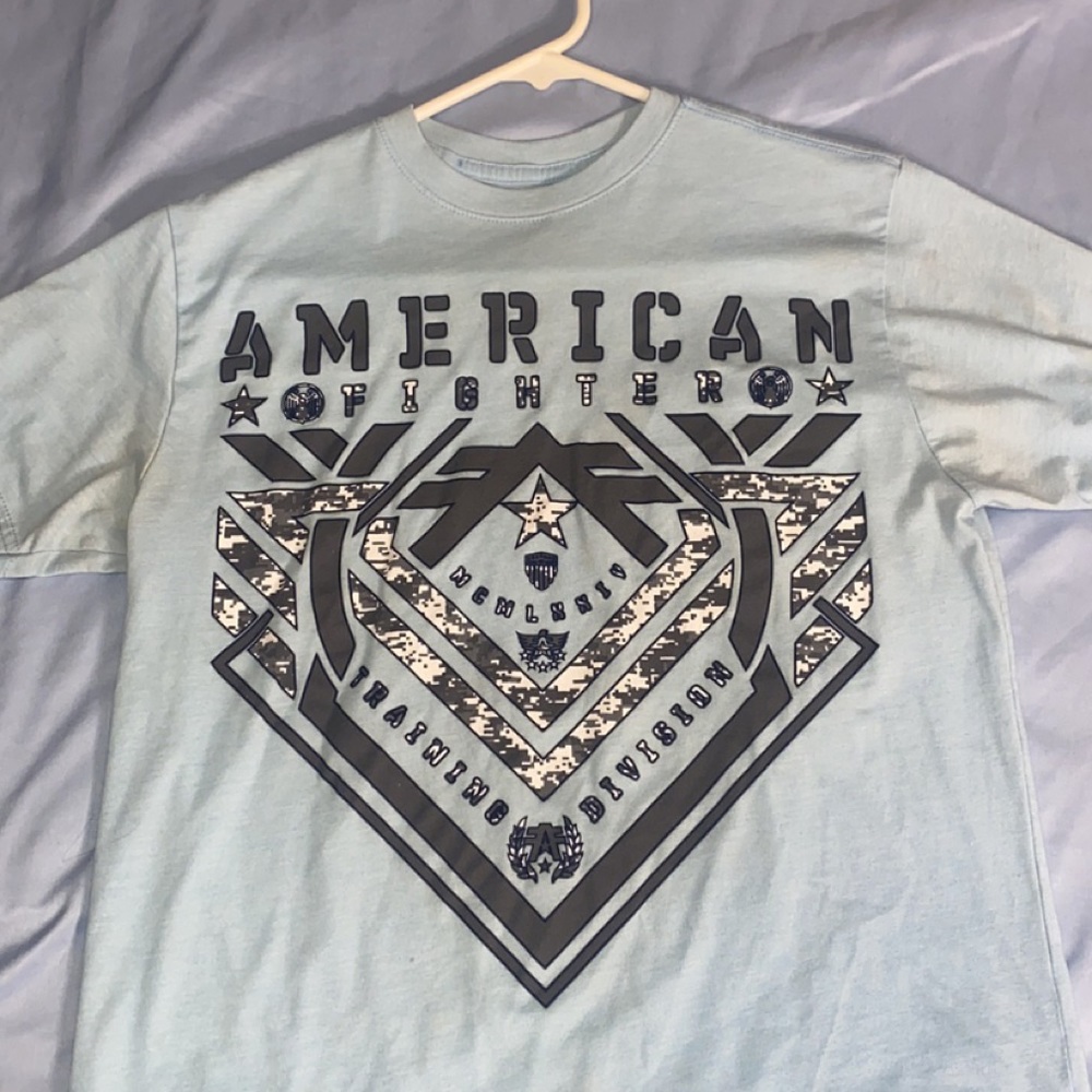 Men’s size medium American fighter shirt